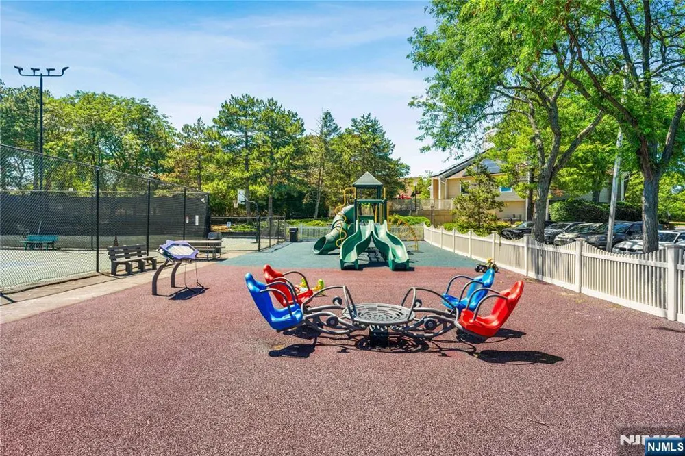 261 Sunset Key Secaucus, NJ 07094