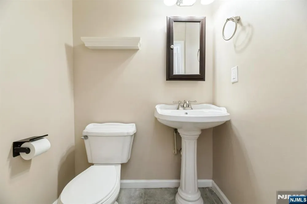 7 Sloop Square Howell, NJ 07728