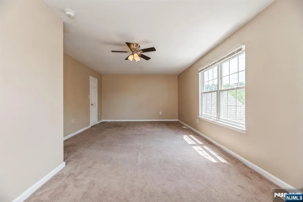 7 Sloop Square Howell, NJ 07728