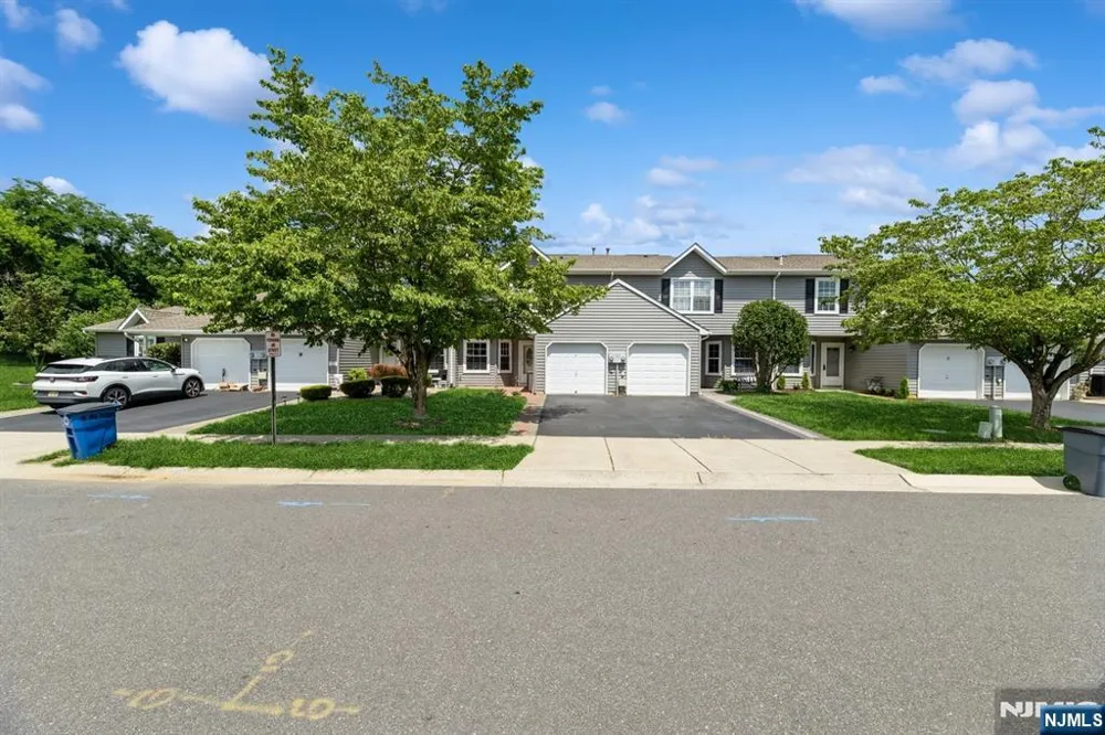 7 Sloop Square Howell, NJ 07728