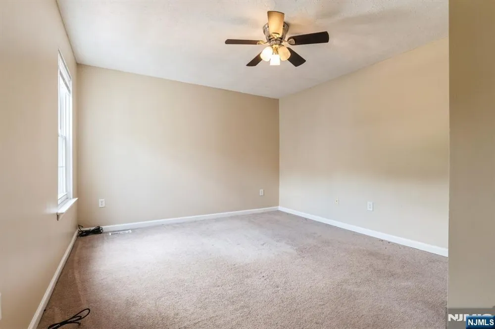 7 Sloop Square Howell, NJ 07728