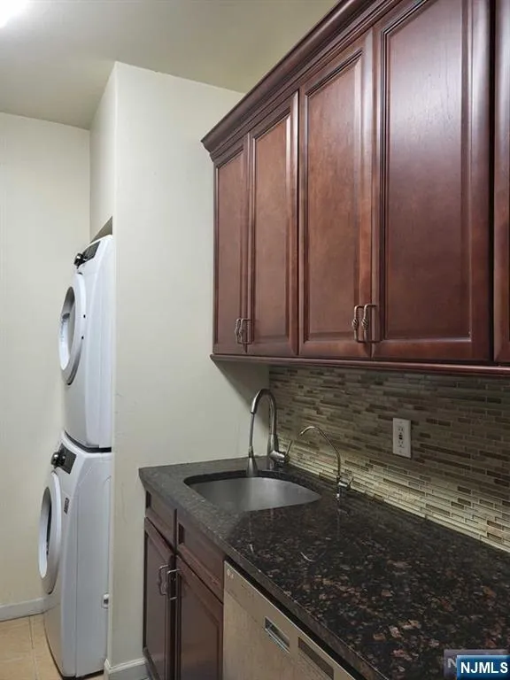 27 W Clinton Avenue 1E Tenafly, NJ 07670