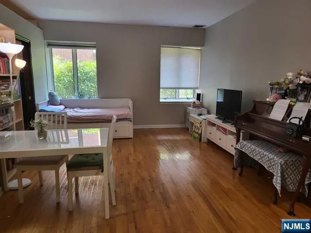 27 W Clinton Avenue 1E Tenafly, NJ 07670