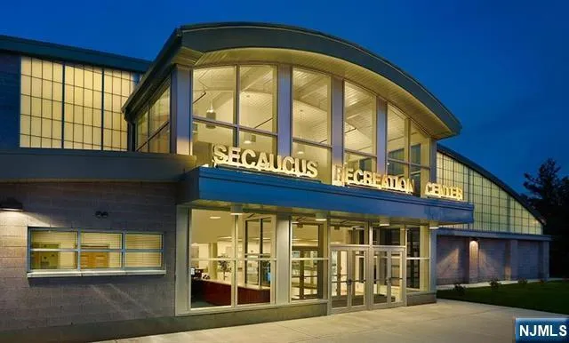 108 Harmon Cove Tower Secaucus, NJ 07094