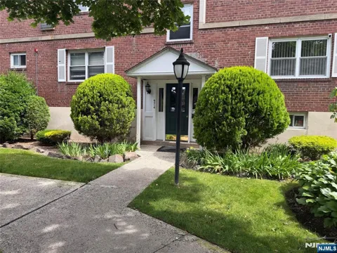974 Main Street F6