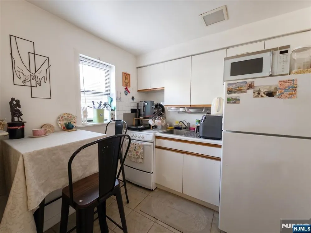 201 12th 25 Palisades Park, NJ 07650