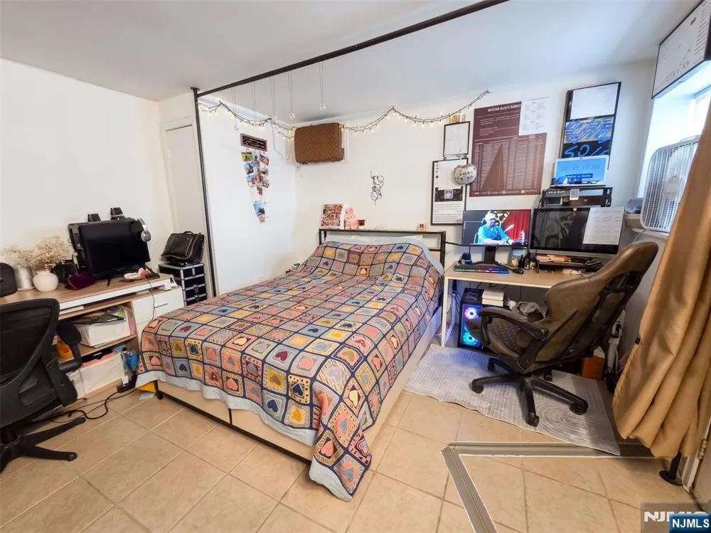 201 12th 25 Palisades Park, NJ 07650