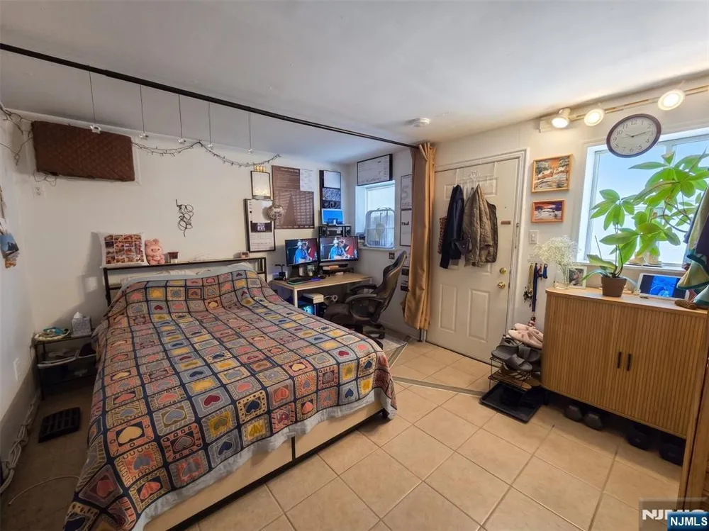 201 12th 25 Palisades Park, NJ 07650