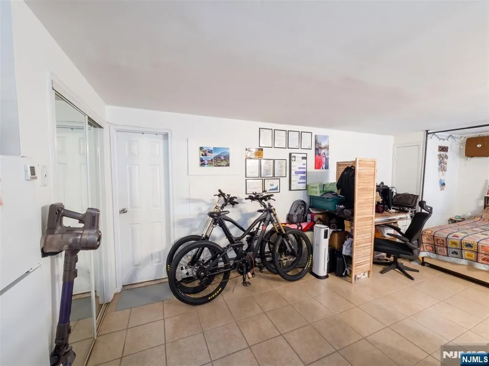 201 12th 25 Palisades Park, NJ 07650