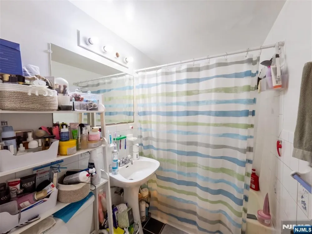 201 12th 25 Palisades Park, NJ 07650