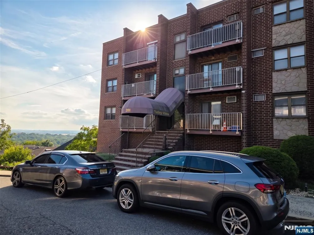 201 12th 25 Palisades Park, NJ 07650