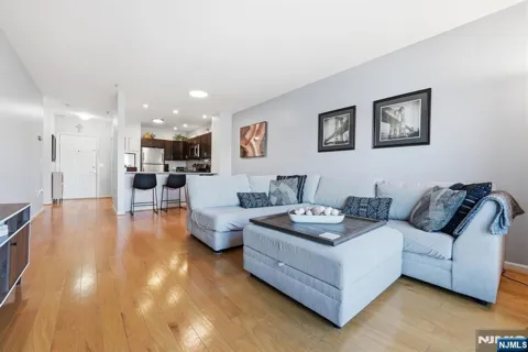 242 The Promenade 242