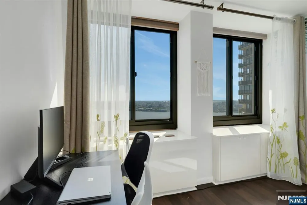 200 Winston Drive 2504 Cliffside Park, NJ 07010