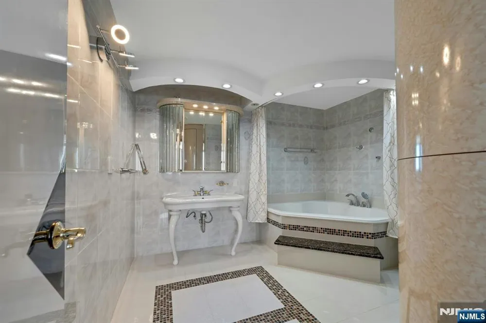 200 Winston Drive 2504 Cliffside Park, NJ 07010