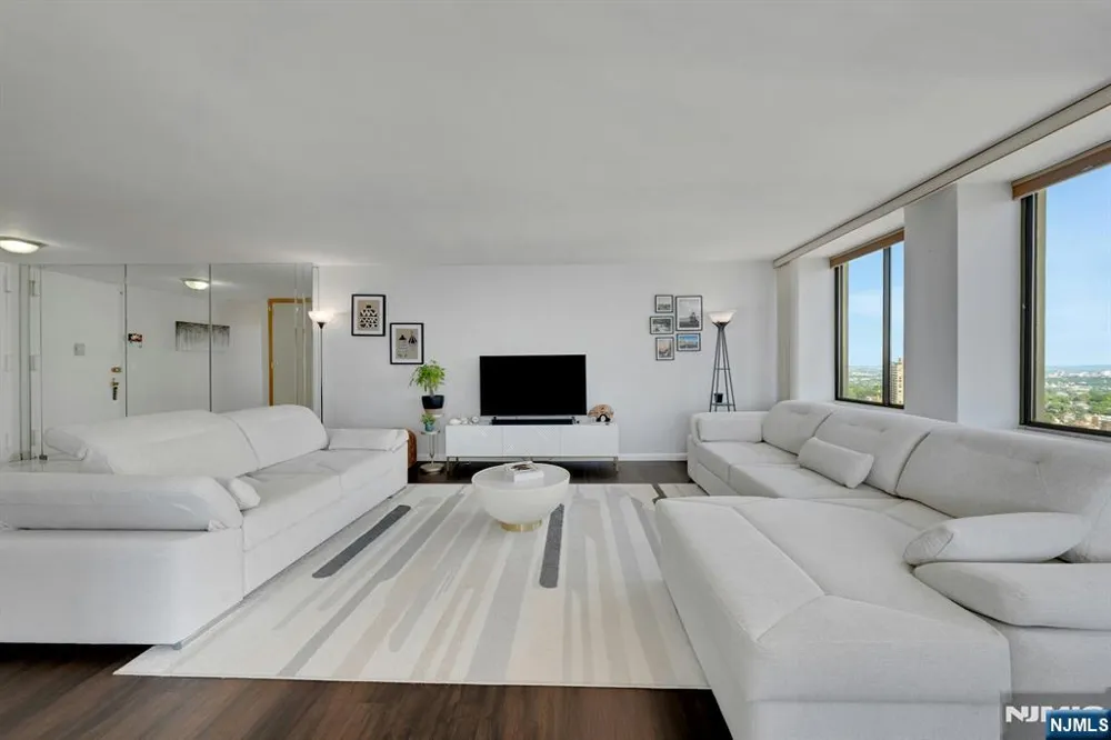 200 Winston Drive 2504 Cliffside Park, NJ 07010