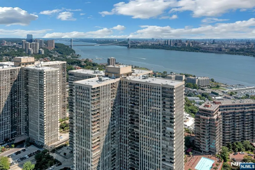 200 Winston Drive 2504 Cliffside Park, NJ 07010