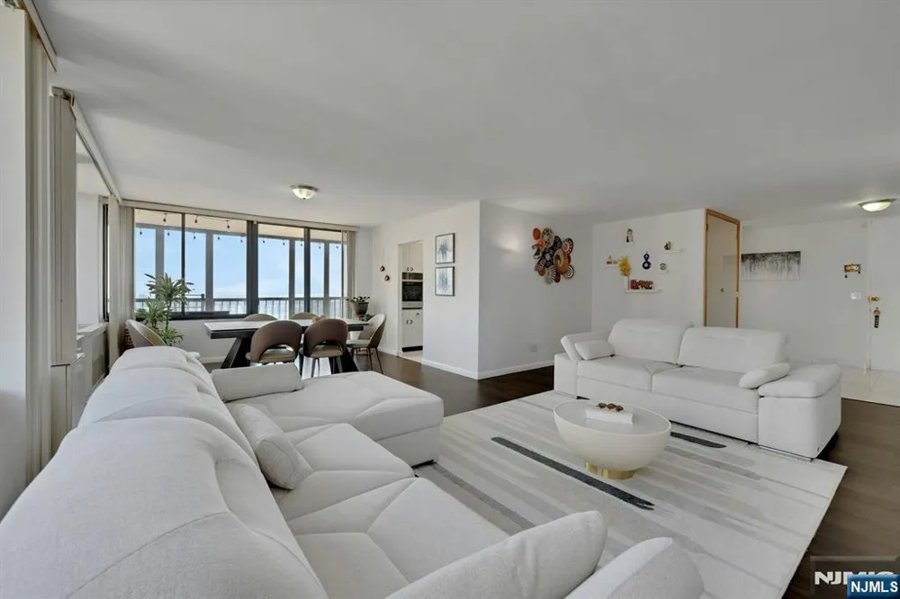 200 Winston Drive 2504 Cliffside Park, NJ 07010