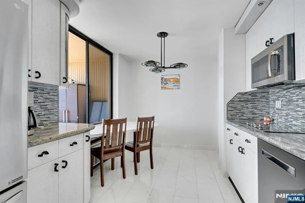 200 Winston Drive 2504 Cliffside Park, NJ 07010