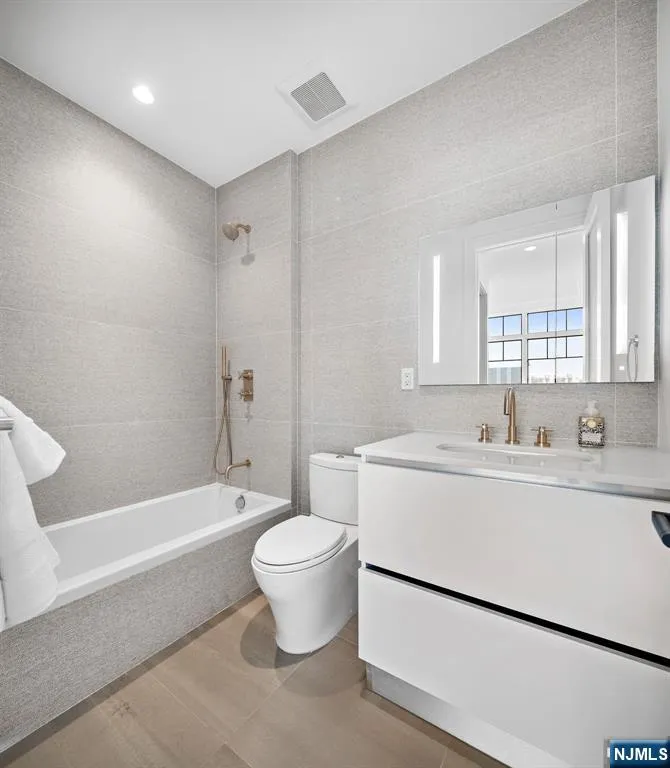 1 Stone Bridge Court Demarest, NJ 07627
