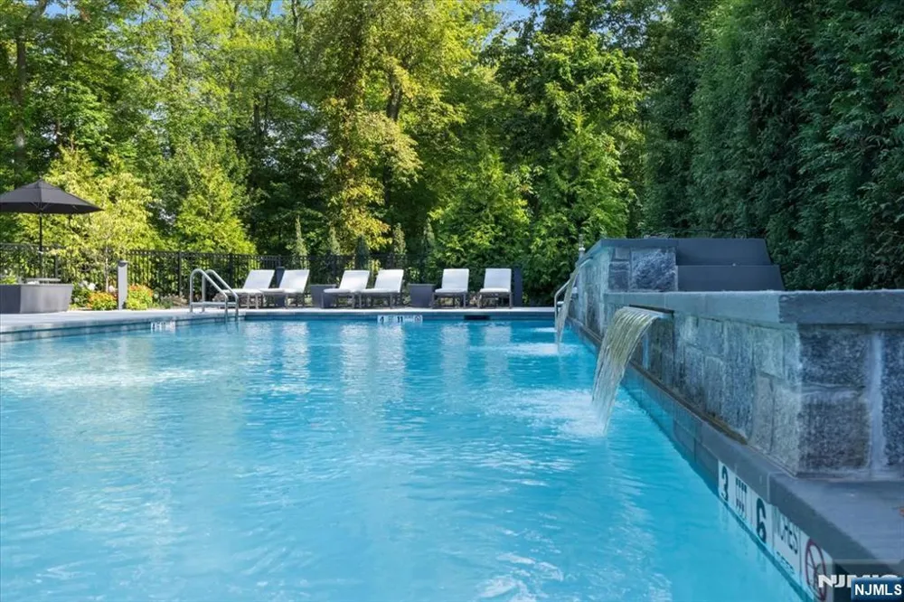 1 Stone Bridge Court Demarest, NJ 07627