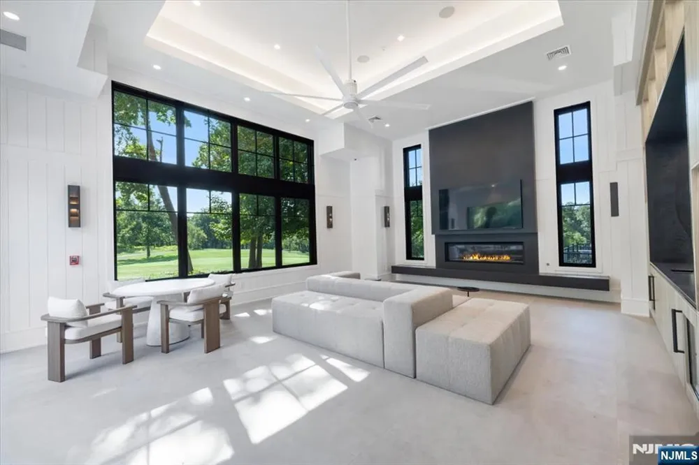 1 Stone Bridge Court Demarest, NJ 07627