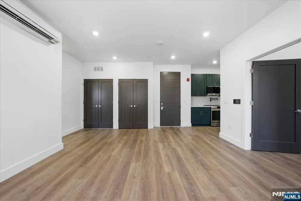 21 Lincoln 101 Newark, NJ 07102