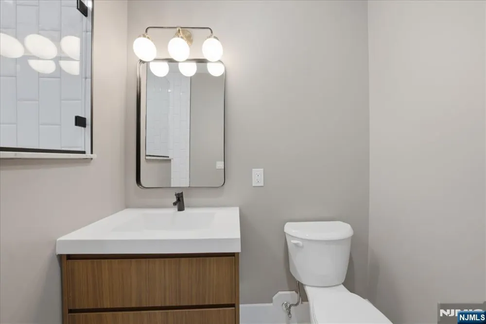 21 Lincoln 101 Newark, NJ 07102