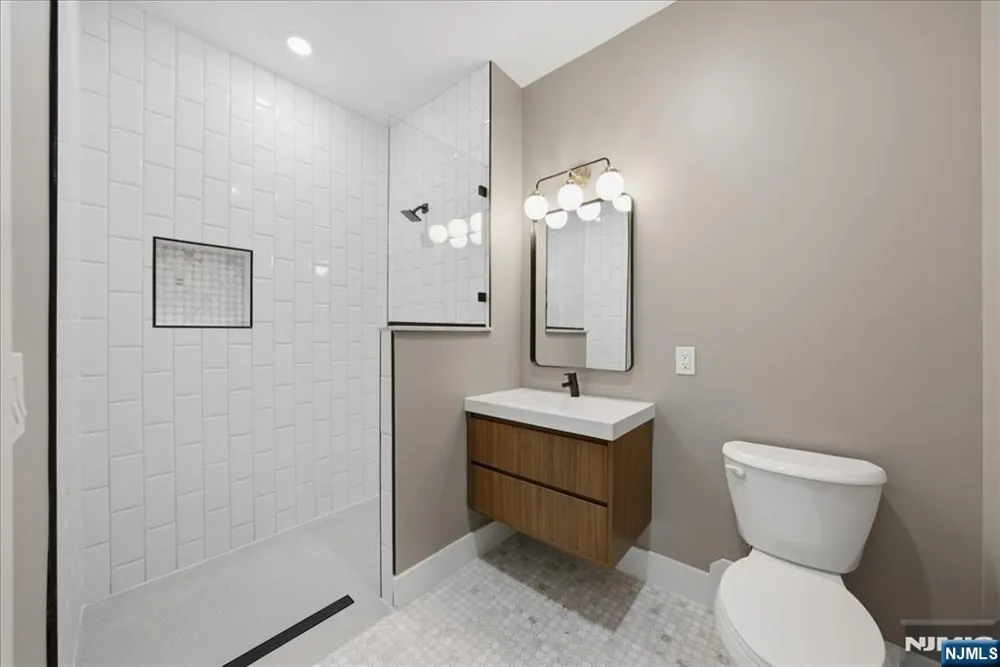 21 Lincoln 101 Newark, NJ 07102