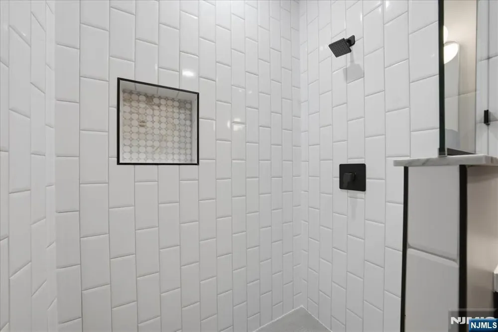 21 Lincoln 101 Newark, NJ 07102