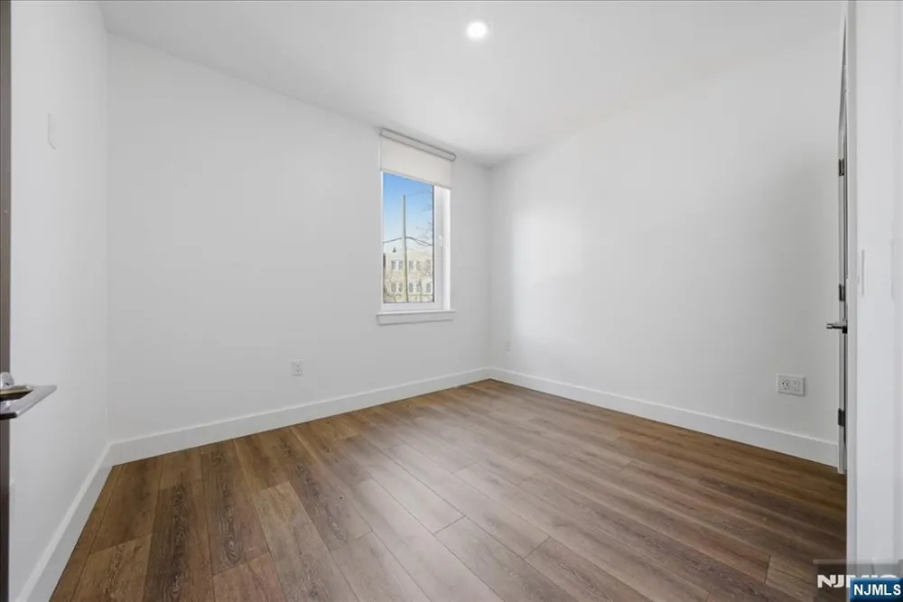 21 Lincoln 101 Newark, NJ 07102