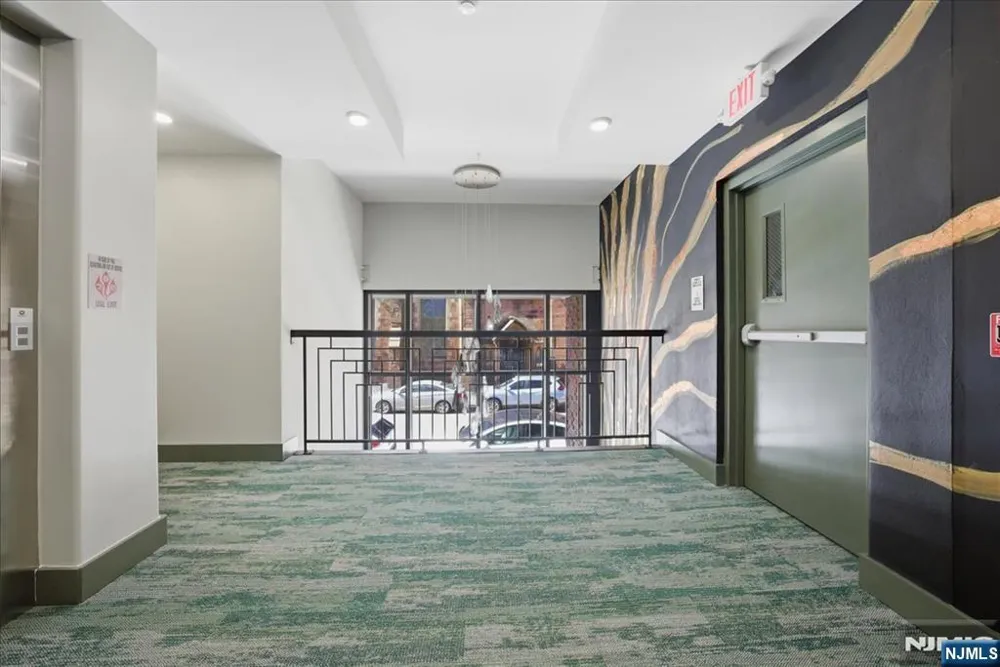 21 Lincoln 101 Newark, NJ 07102