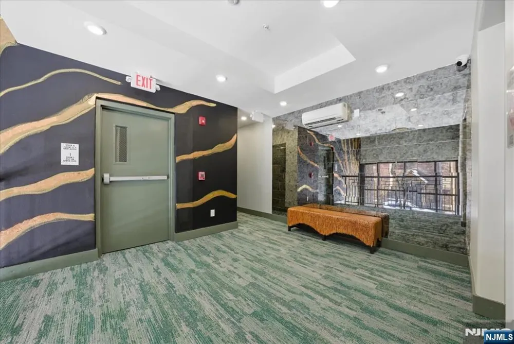 21 Lincoln 101 Newark, NJ 07102