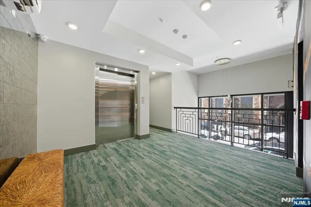 21 Lincoln 101 Newark, NJ 07102