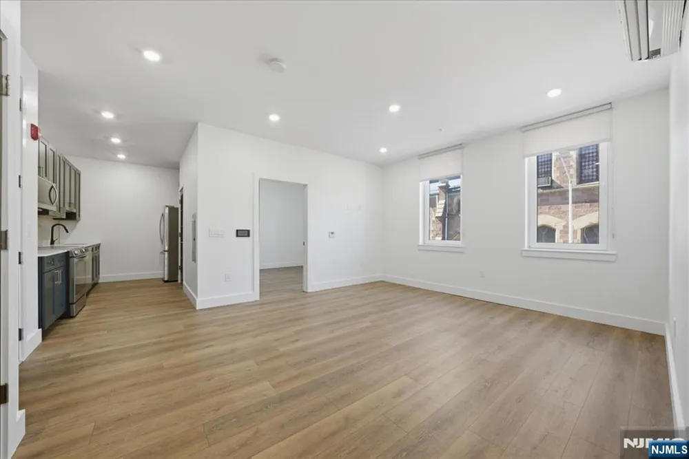 21 Lincoln 101 Newark, NJ 07102