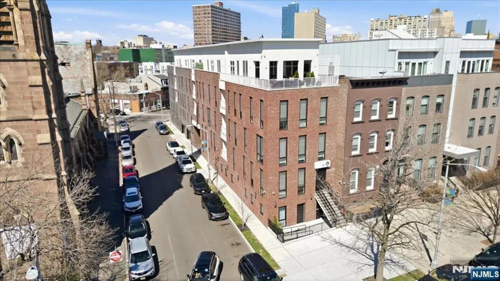21 Lincoln 101 Newark, NJ 07102