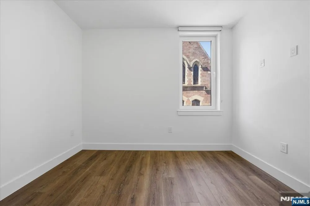 21 Lincoln 101 Newark, NJ 07102