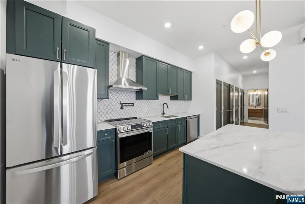 21 Lincoln 302 Newark, NJ 07102