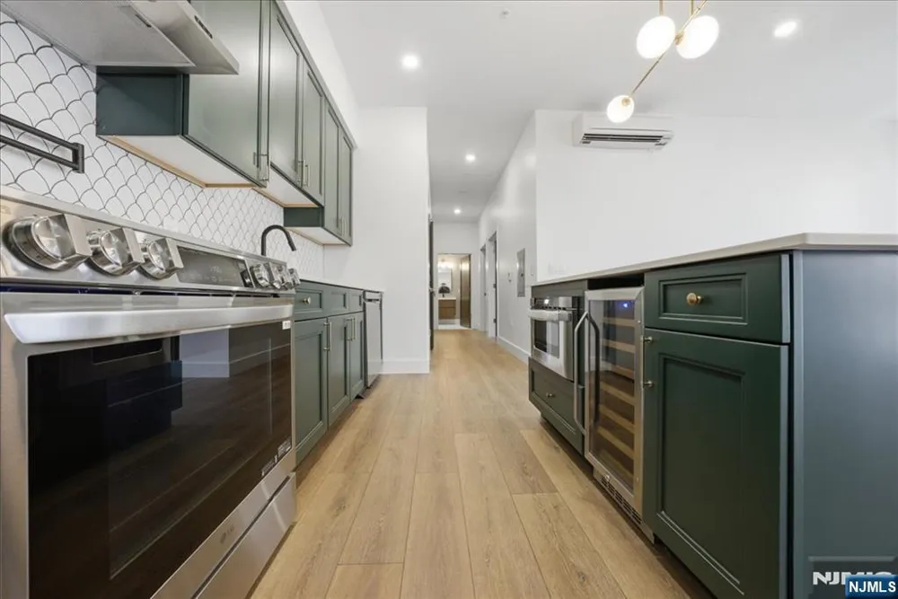 21 Lincoln 302 Newark, NJ 07102