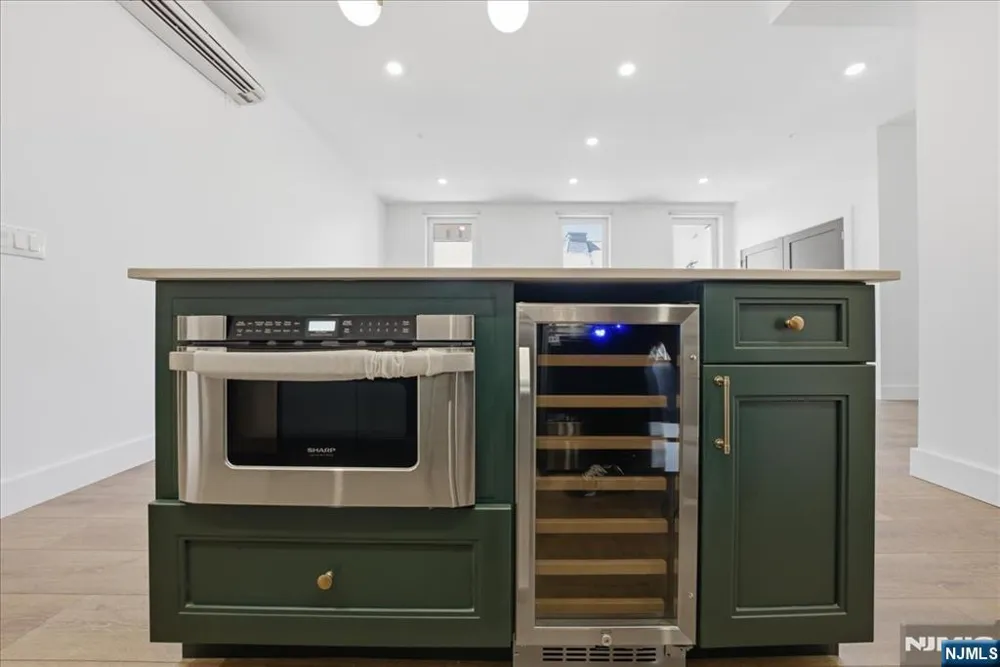 21 Lincoln 302 Newark, NJ 07102