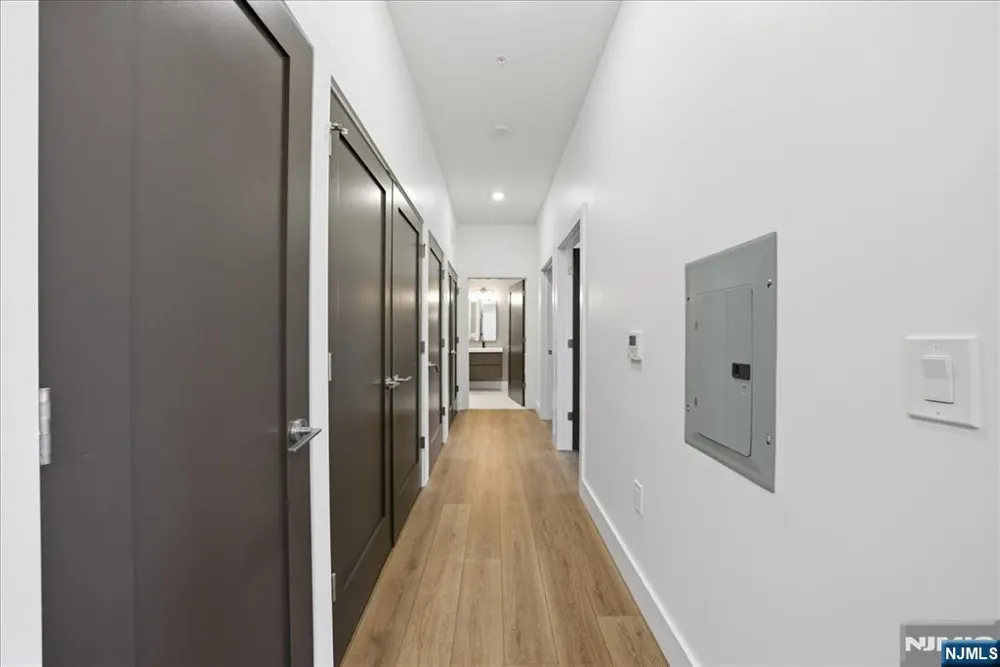 21 Lincoln 302 Newark, NJ 07102
