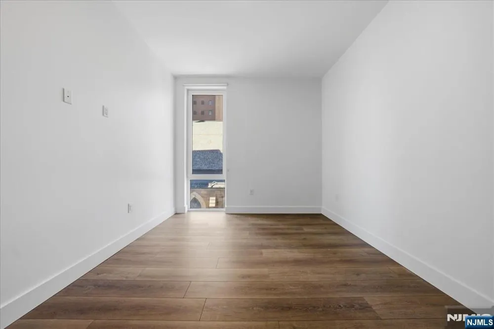 21 Lincoln 302 Newark, NJ 07102
