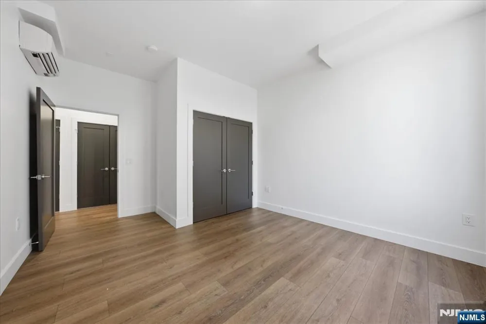 21 Lincoln 302 Newark, NJ 07102