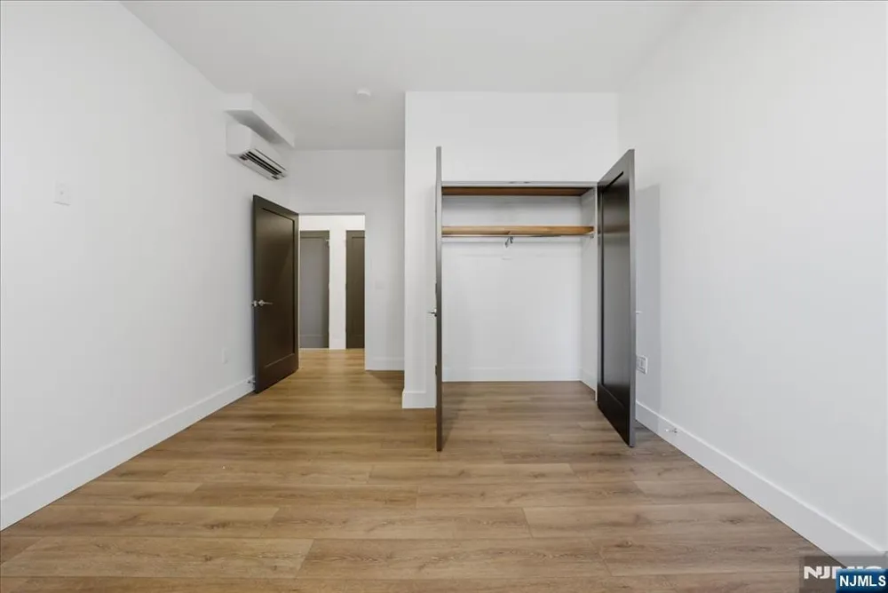 21 Lincoln 302 Newark, NJ 07102