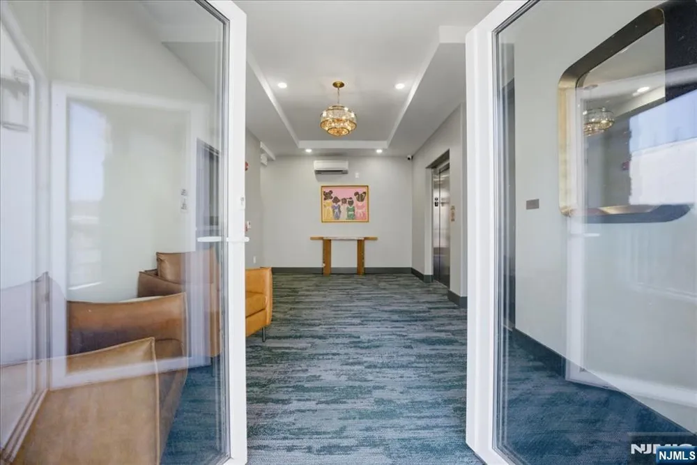 21 Lincoln 302 Newark, NJ 07102