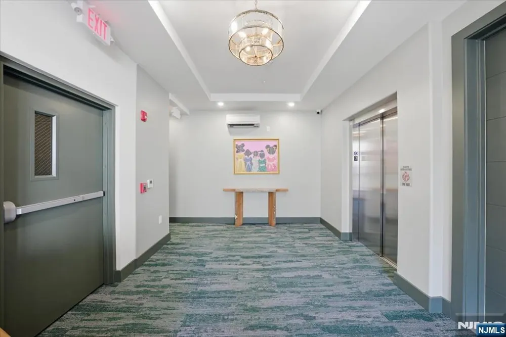 21 Lincoln 302 Newark, NJ 07102
