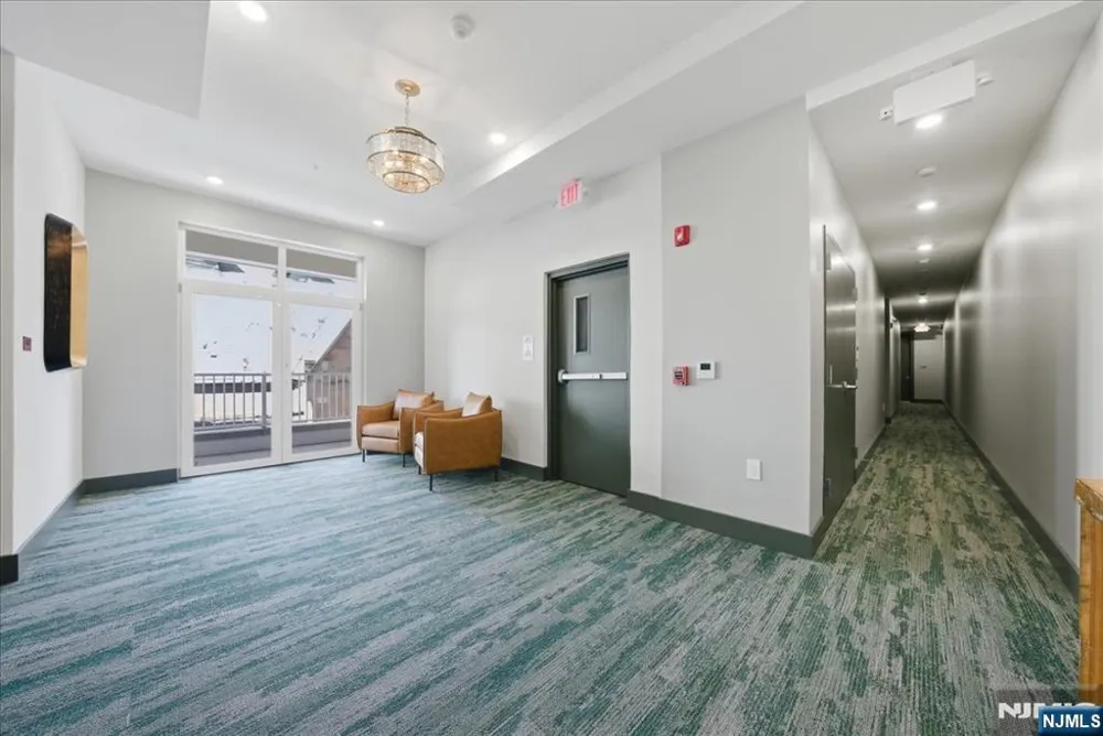 21 Lincoln 302 Newark, NJ 07102