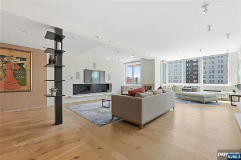 1008 Hudson Park