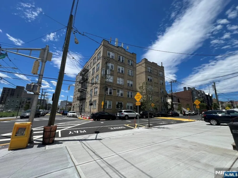 201 45th Street 504 Union City, NJ 07087