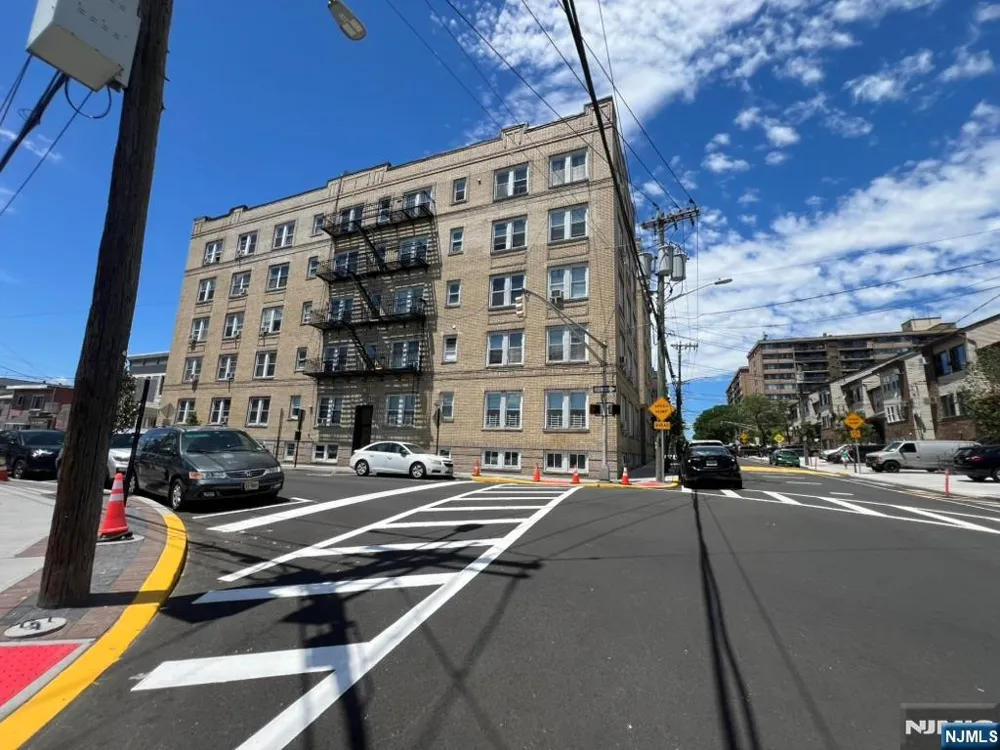 201 45th Street 504 Union City, NJ 07087