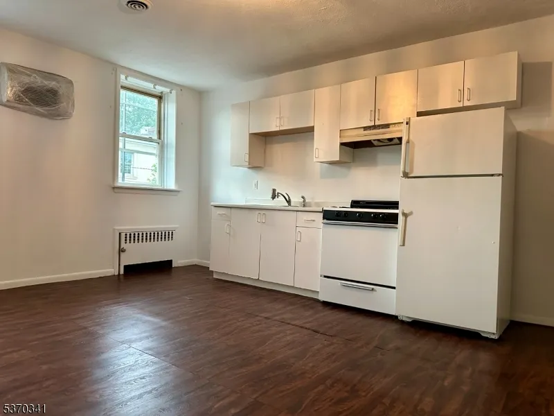 530 Valley Brook Ave Lyndhurst, NJ 07071